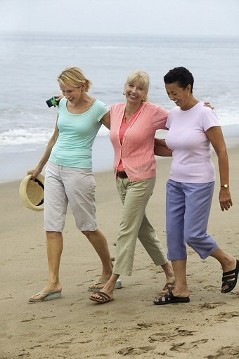 Happy ReForma Women walking on the beach